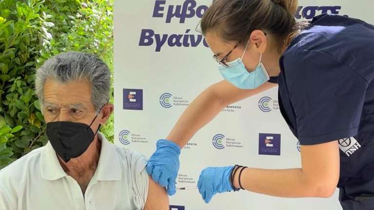 Κορονοϊός: Έτσι θα χορηγηθεί η τρίτη δόση εμβολίου - Πρώτα οι άνω των 60 και οι υγειονομικοί