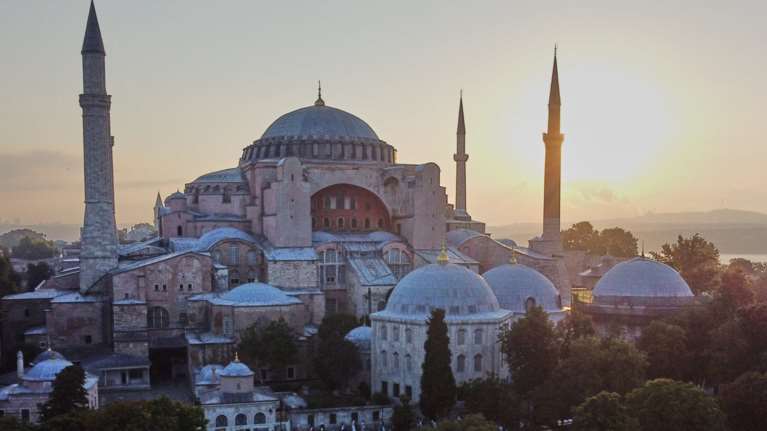 Κωνσταντινούπολη: Συνελήφθησαν σπουδαστές της Σχολής Ικάρων επειδή άνοιξαν ελληνικές σημαίες στην Αγιά Σοφιά