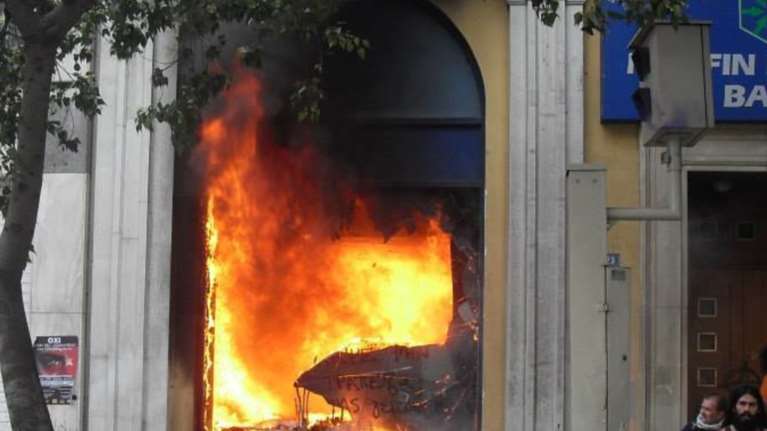 Ο Μητσοτάκης καλεί τους αρχηγούς στη Marfin: Για να τιμήσουν τους 3 νεκρούς &quot;της βίας και του διχασμού&quot;