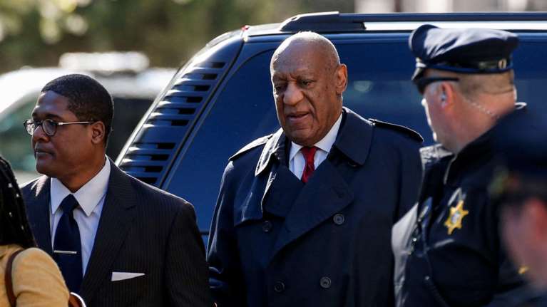 Αποφυλακίστηκε ο Μπιλ Κόσμπι: Το δικαστήριο ανέτρεψε την καταδίκη του για σεξουαλική επίθεση