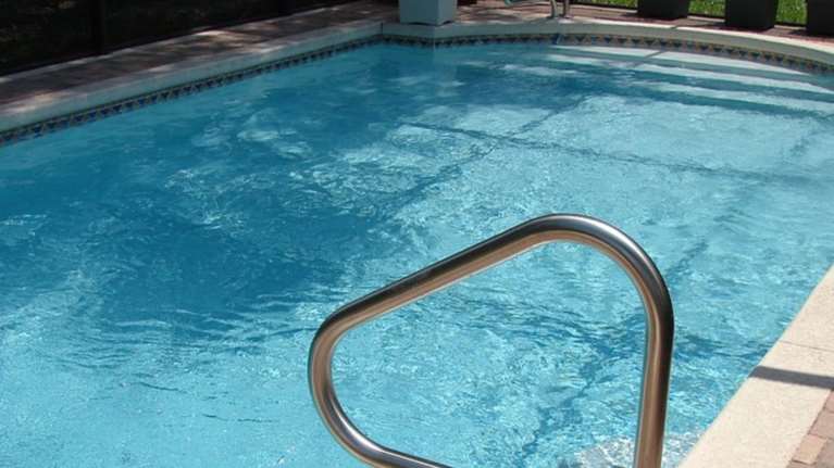 Νάξος: Πνίγηκε γυναίκα σε πισίνα μπροστά στα μάτια του 4χρονου παιδιού της