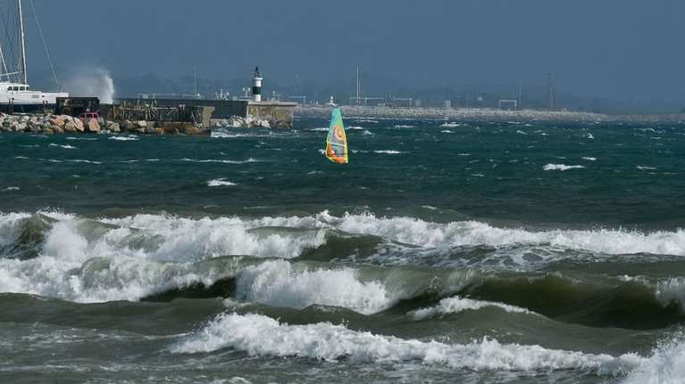 Τραγωδία στην Πάρο: Νεκρός εντοπίστηκε ο 42χρονος σέρφερ που αγνοούνταν