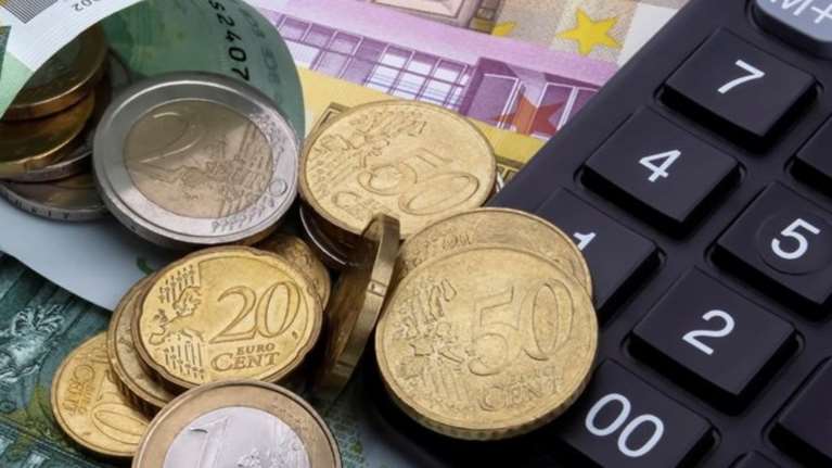 Μειωμένες οι ασφαλιστικές εισφορές κατά 3 ποσοστιαίες μονάδες στον ιδιωτικό τομέα και για το 2022