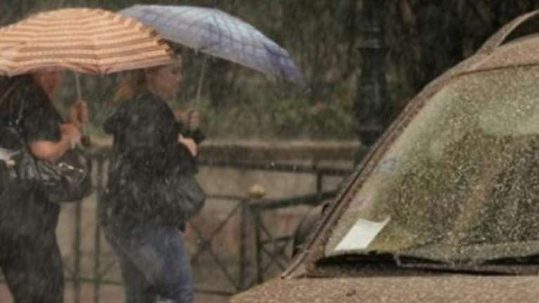 Ο καιρός της Πέμπτης από τον Σάκη Αρναούτογλου: Αραιές συννεφιές, λασποβροχές και υψηλές θερμοκρασίες [βίντεο]