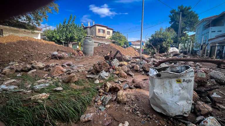 Βόλος: Παραμένει χωρίς πόσιμο νερό η πόλη - Ανοίγουν τη Δευτέρα τα σχολεία