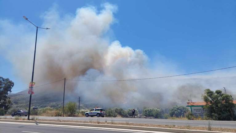 Έκτακτη ανακοίνωση του meteo για τη φωτιά στον Κουβαρά: Εξαιρετικά δυσμενείς συνθήκες τις επόμενες ώρες