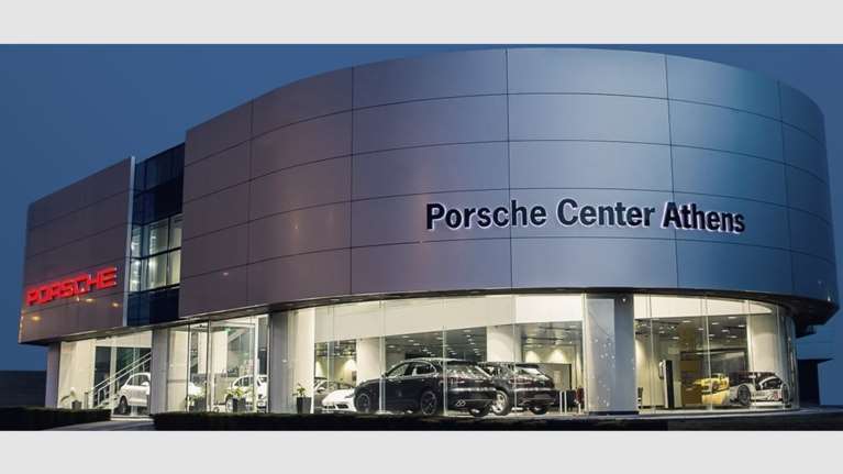 Λεφτά υπάρχουν: Εκτοξεύτηκαν κατά 58% οι πωλήσεις της Porsche στην Ελλάδα