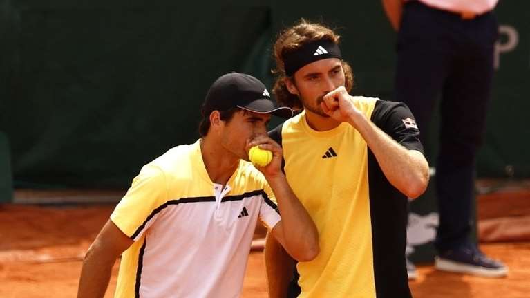 Ρολάν Γκαρός: "Φρένο" στα προημιτελικά του διπλού για τα αδέλφια Τσιτσιπά