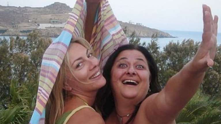 Σμαράγδα Καρύδη - Ελισάβετ Κωνσταντινίδου: Με τα μαγιό τους στη Μύκονο!