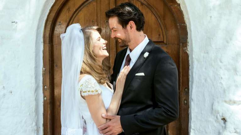 Αγριες Μέλισσες: Τρικούβερτο... γλέντι στο twitter για τον γάμο Δρόσως - Κωνσταντή - "Να μας ζήσουν"