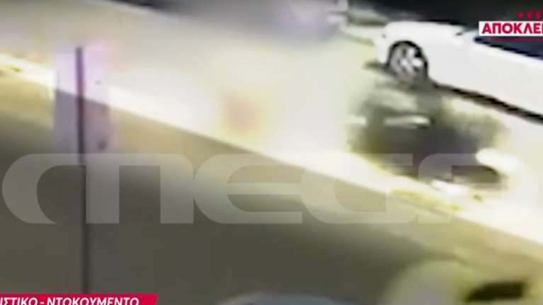 Τροχαίο δυστύχημα στη Μιχαλακοπούλου: Η στιγμή που η μοτοσικλέτα του 31χρονου προσκρούει στη διαχωριστική νησίδα [βίντεο]