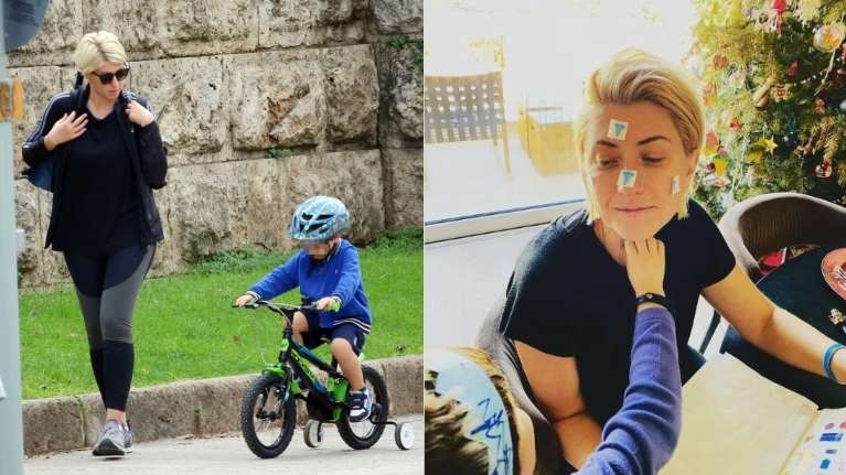 Σία Κοσιώνη: Με αυτοκόλλητα στο πρόσωπο διασκεδάζει τον άρρωστο γιο της- &quot;Ίωση νούμερο 817&quot;