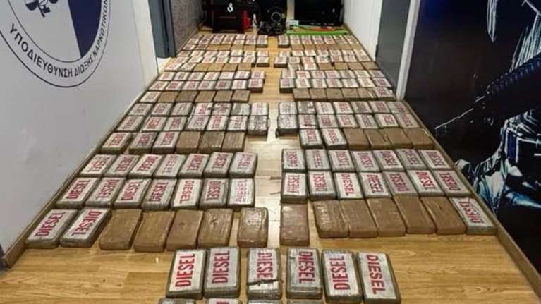 Θεσσαλονίκη: Πώς οι διακινητές προσπάθησαν να κρύψουν τα 271 κιλά κοκαΐνης από το Εκουαδόρ στο πάτωμα του κοντέινερ