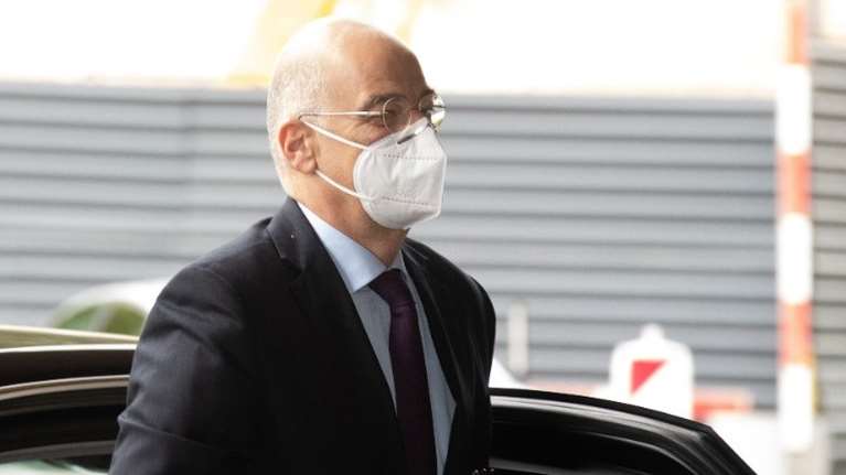 Δένδιας για Χρυσή Αυγή: Ύβρη στο Κράτος Δικαίου - Το νεοναζιστικό μόρφωμα εισέπραξε τη δέουσα απάντηση