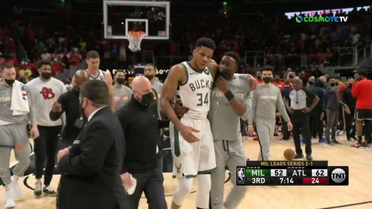 Πάγωσε το γήπεδο από τον τραυματισμό του Γιάννη Αντετοκούνμπο: Η πρώτη εκτίμηση