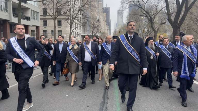 25η Μαρτίου: Με μεγαλοπρέπεια η παρέλαση της Ομογένειας στη Νέα Υόρκη – Μέγας τελετάρχης ο Βαγγέλης Μαρινάκης [εικόνες]