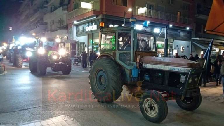 Αγρότες: Στο κέντρο της Καρδίτσας τα τρακτέρ [Εικόνες - Βίντεο]