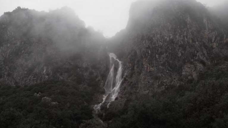 Καλαμπάκα: Ο σπανιότερος καταρράκτης της Ελλάδας αναγεννιέται μόνο όταν αυτός το θέλει [βίντεο]