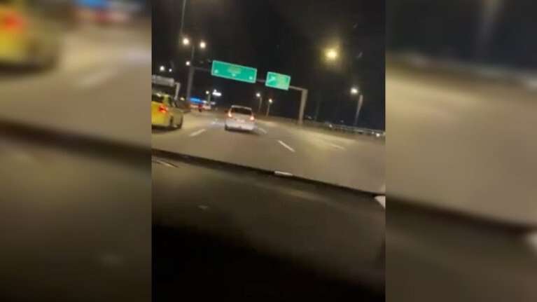 Επεισοδιακή καταδίωξη στον Κηφισό - Δύο συλλήψεις οδηγών που έκαναν κόντρες με ιλιγγιώδη ταχύτητα [βίντεο]