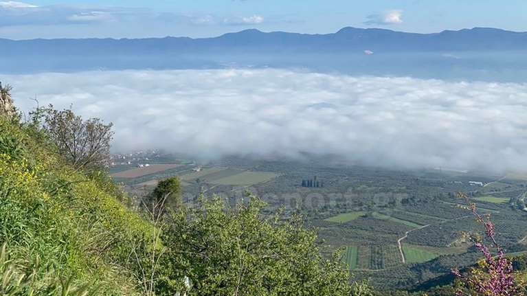 Εντυπωσιακές φωτογραφίες από την Λαμία:  Το σύννεφο &quot;έκρυψε&quot; την πόλη [εικόνες]