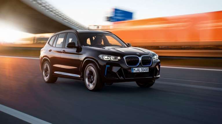 BMW iX3: Ανανεωμένη και ηλεκτρική