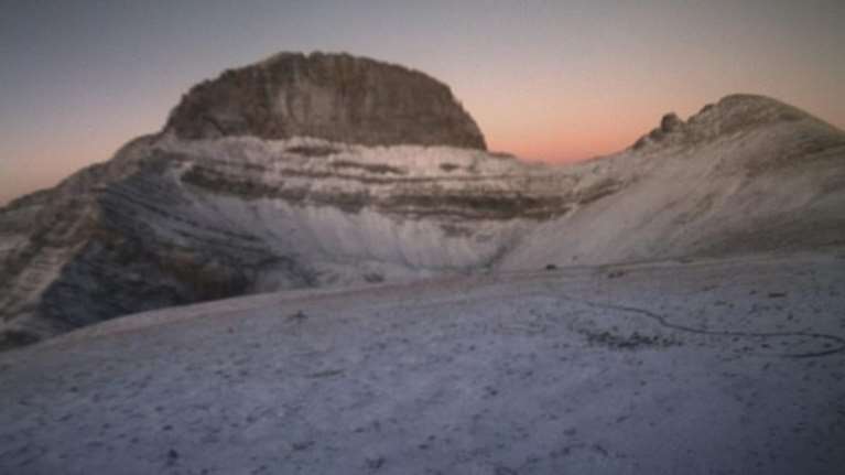 Στον Όλυμπο ήδη χιόνισε - Εντυπωσιακές εικόνες ενώ συνεχίζεται το καλοκαίρι