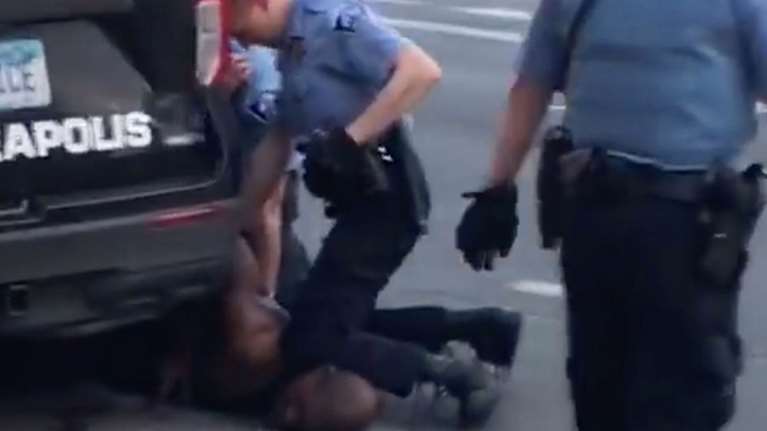 Δολοφονία Φλόιντ: Ελεύθερος αφέθηκε ο κατηγορούμενος πρώην αστυνομικός