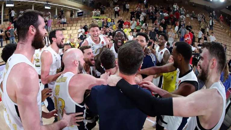 Με ήρωα τον Νικ Καλάθη η Φενέρμπαχτσε κέρδισε τη Μονακό στην παράταση και πήγε στο Final-4