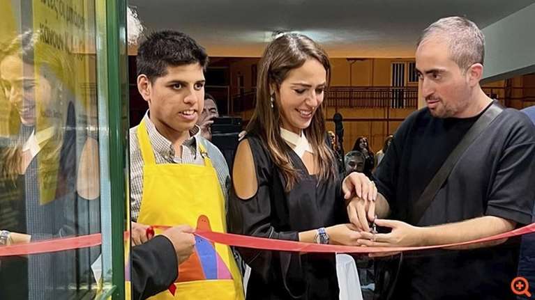 Για πρώτη φορά στην Ελλάδα, νέοι με αναπηρία ιδρύουν και εργάζονται στο δικό τους σχολικό κυλικείο [εικόνες]