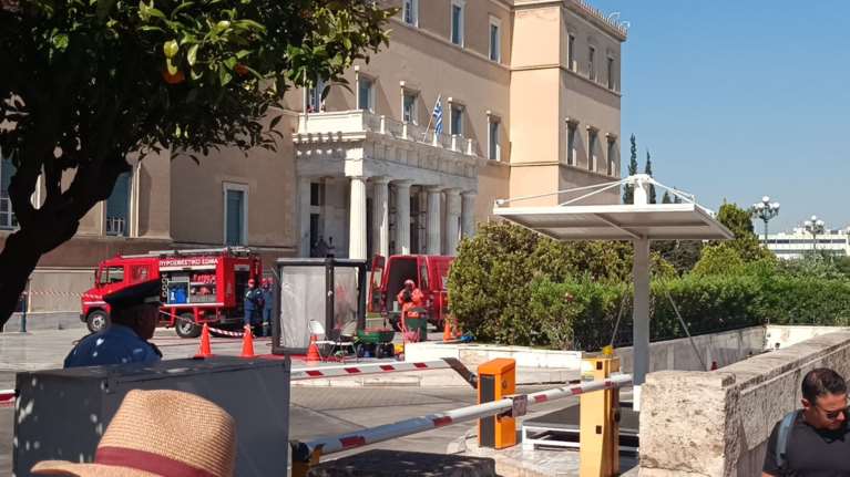 Λήξη συναγερμού στη Βουλή για ύποπτο φάκελο: Ρώσος αποστολέας με παραλήπτη τον Κυριάκο Μητσοτάκη - Δεν είχε σκόνη