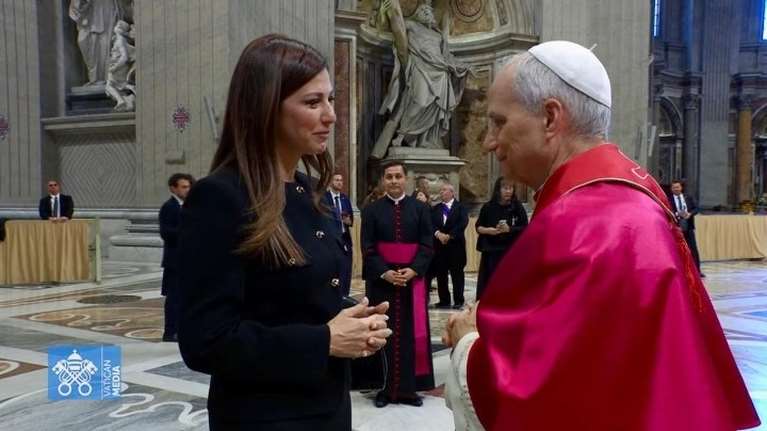 Στην τελετή ενθρόνισης του νέου Πάπα στο Βατικανό η Σοφία Ζαχαράκη