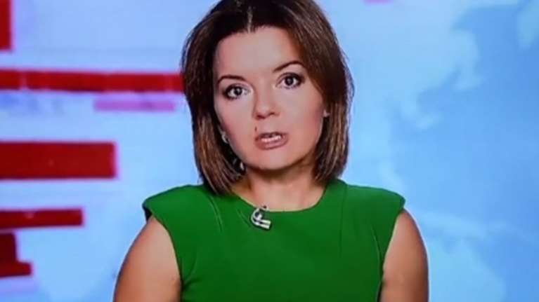 Απίστευτο: Ουκρανή παρουσιάστρια έχασε... το δόντι της την ώρα που έλεγε τις ειδήσεις [βίντεο]