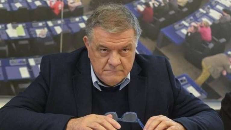 Αντόνιο Παντσέρι: &quot;Εδωσε στοιχεία&quot; με αντάλλαγμα να αφεθούν σύντομα ελεύθερες η κόρη και η σύζυγός του, γράφουν ιταλικά ΜΜΕ