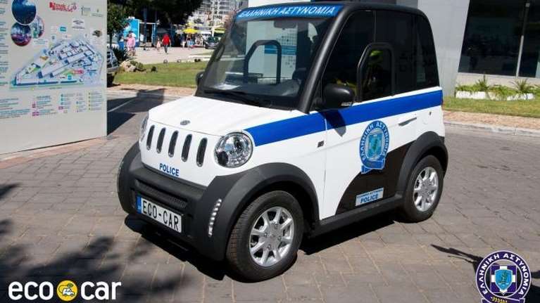 ΕΛΑΣ: Στους δρόμους της Αθήνας το μικρότερο περιπολικό - Είναι ηλεκτρικό Eco Car και έχει αυτονομία 100-120 χλμ.