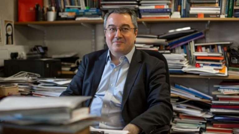 Μόσιαλος: 300 τα υποψήφια εμβόλια στην μάχη κατά του κορονοϊού- Αλλά ακόμα δεν είναι αποτελεσματικά...