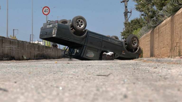 Χανιά: 44χρονος αποκοιμήθηκε στο τιμόνι και τούμπαρε: Σύρθηκε με την οροφή στην άσφαλτο [εικόνες]