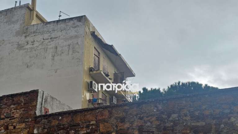 Παραλίγο τραγωδία στη Χίο: Μπαλκόνι πολυκατοικίας έπεσε μέσα στο προαύλιο σχολείου [βίντεο]