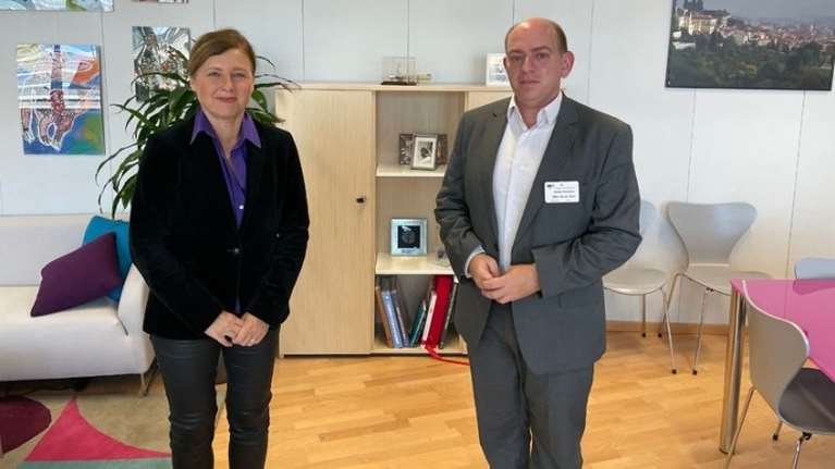 Επίτροπος Γιούροβα: Έλαβα δεσμεύσεις από την ελληνική κυβέρνηση για την κατάσταση με τα ΜΜΕ