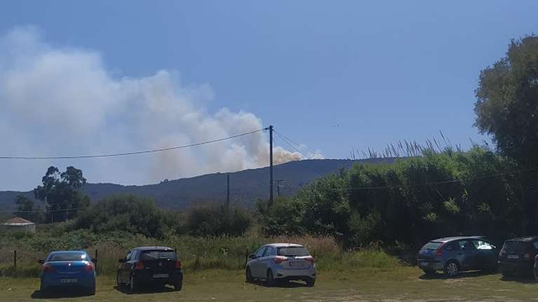 Φωτιά στη Λέσβο: Κοντά στο μοναστήρι του Αγίου Ραφαήλ οι φλόγες - Ισχυροί άνεμοι [Εικόνες]