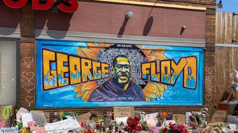Τζόρτζ Φλόιντ: Τόπος προσκυνήματος, μια τοιχογραφία στο σημείο της δολοφονίας του