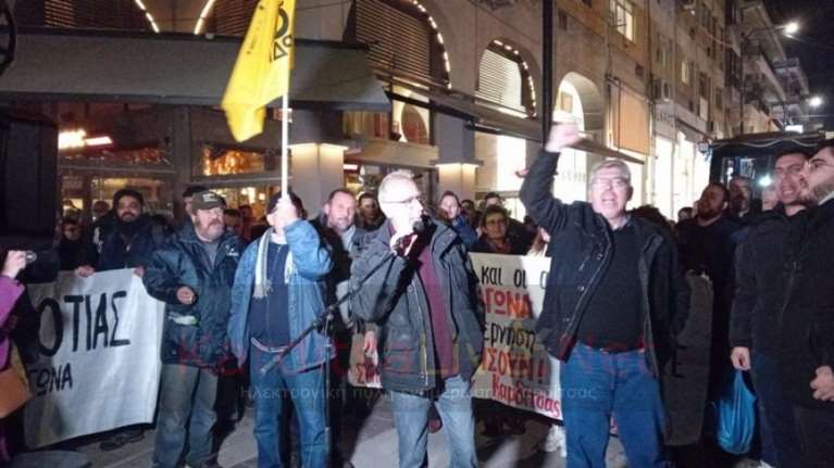 Καρδίτσα: Πορεία με τρακτέρ από τους αγρότες στην κεντρική πλατεία [εικόνες - βίντεο]