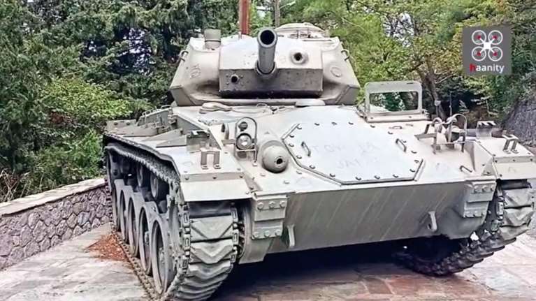 Υπάτη: Η πόλη της Ελλάδας που σε υποδέχεται με ένα... άρμα μάχης [βίντεο]