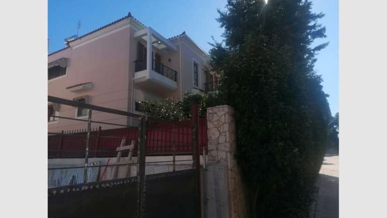 Πλειστηριασμοί: Για ποια &quot;επώνυμα&quot; ακίνητα θα χτυπήσει το σφυρί τον Δεκέμβριο