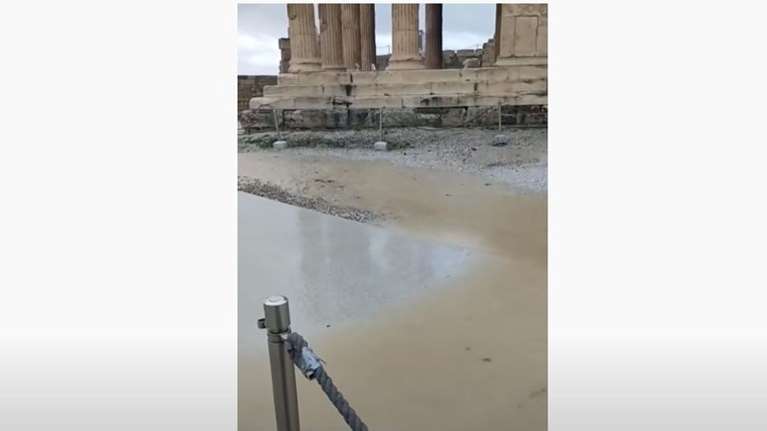 Πληρωμένη απάντηση Μενδώνη σε ΣΥΡΙΖΑ για τις πλημμύρες στην Ακρόπολη- &quot;Δείτε τι κάνατε εσείς&quot;...