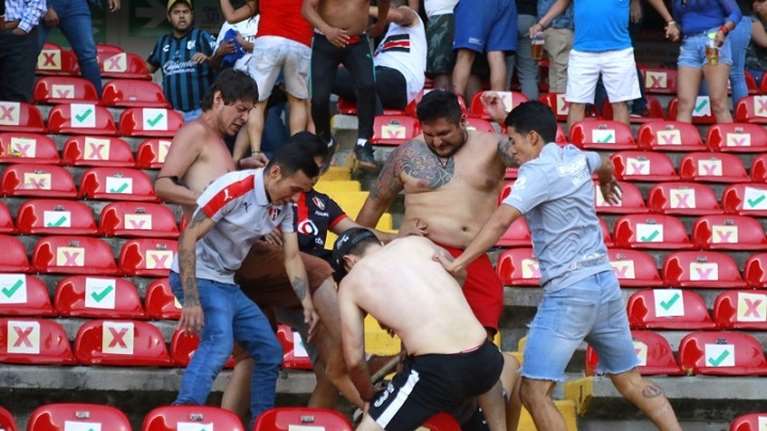 Μεξικό: Άγρια επεισόδια σε ποδοσφαιρικό αγώνα - Δεκάδες τραυματίες