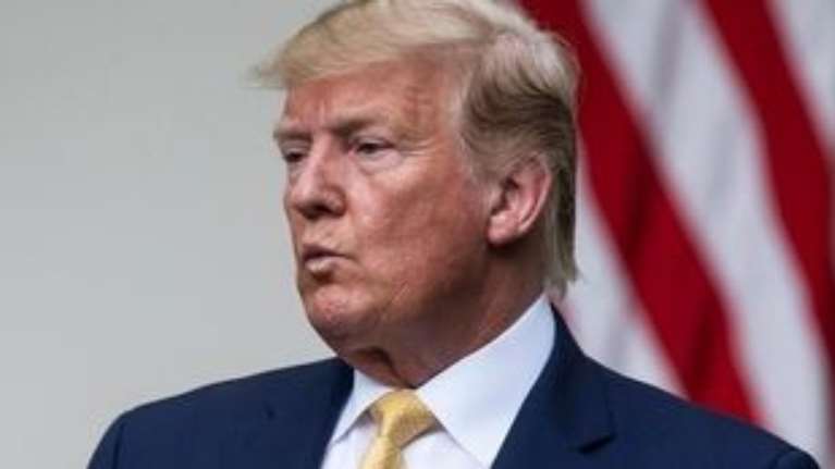DW: Ο προληπτικός χαρακτήρας μιας αποπομπής Τραμπ