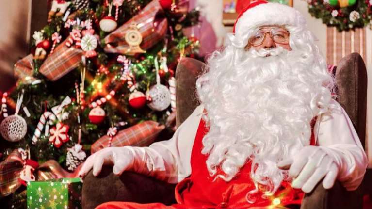 Θεσσαλονίκη: Αυτοί είναι οι Άι Βασίληδες της διπλανής πόρτας - Τα πρόσωπα πίσω από την κάτασπρη γενειάδα