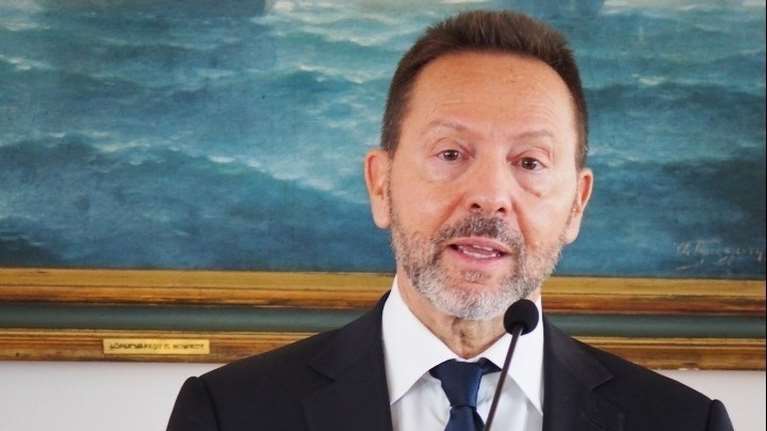 Ο Στουρνάρας &quot;προσγειώνει&quot; τις εκτιμήσεις για την ανάπτυξη το 2024: Θα κινηθεί στο 2,5%