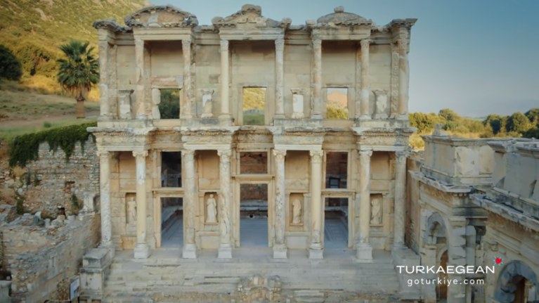 Guardian για &quot;TurkAegean&quot;: Οργή στην Αθήνα για την τουρκική τουριστική καμπάνια, με τα ελληνικά μνημεία και τον ήχο του μπουζουκιού