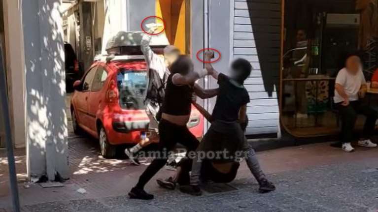 Λαμία: Συμπλοκή μεταξύ Ρομά με πέτρες και καδρόνια στο κέντρο της πόλης [βίντεο]